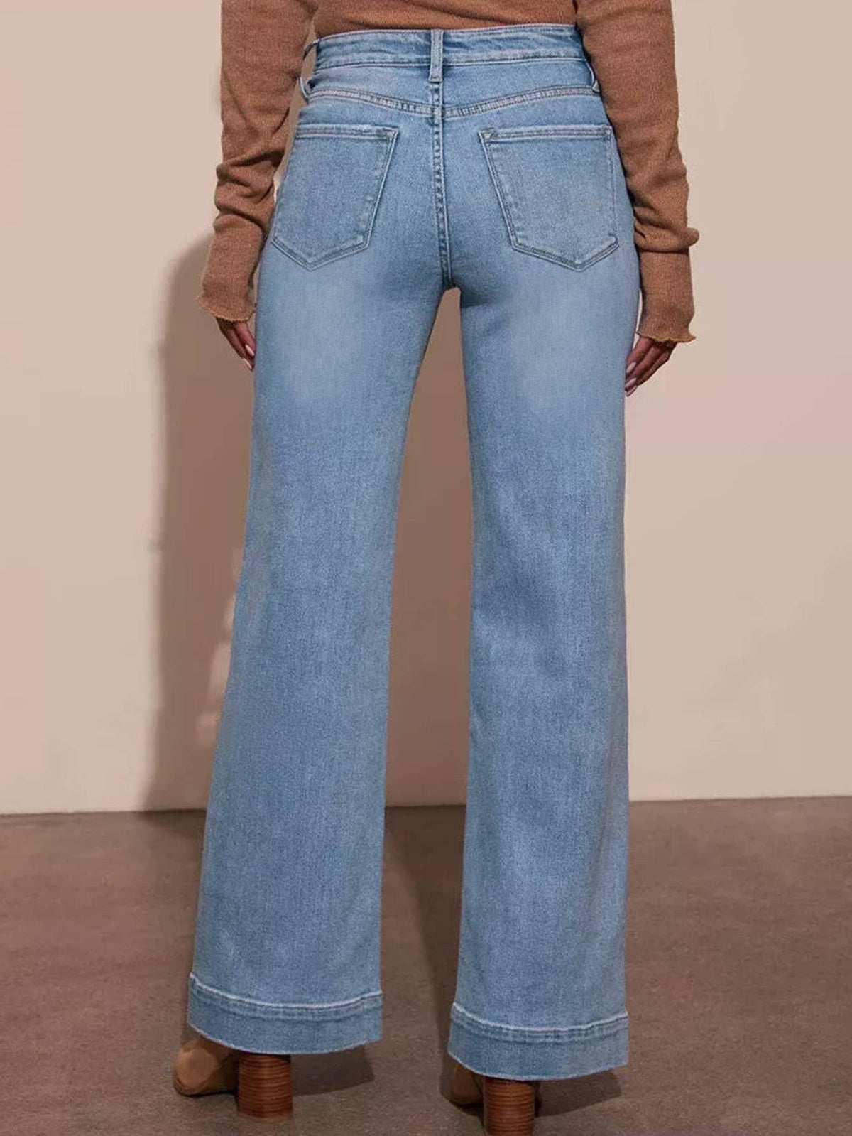 Trendy High-Waisted Wide-Leg Jeans with Patch Pockets